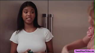 Доведената дъщеря Ниа Накчи гледа как Дана Дирмонд ближе си wet путка