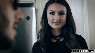 Eliza Tất Là Một Luật Sư Mà Cần Súng