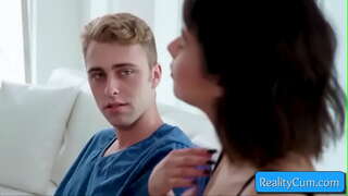 Pogledajte kako ovaj cutie crnka-teen sranje ogroman kurac i duboko dodiruje prstima svoju pussy