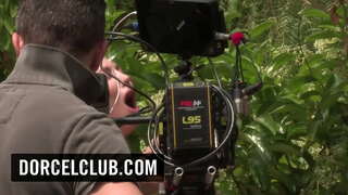 Dorcel filminin sahne arkası - 40 yaşında, kocam olmadan tatillerim - Lexi Lowe, Léa Guerlin, Sienna Günü, Dani Daniels ile