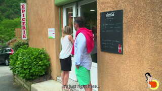 Sexy Tiffany Leiddi fica hardfucked com um pau duro do cara