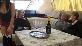 ���াত্রী সবকিছু করতে....