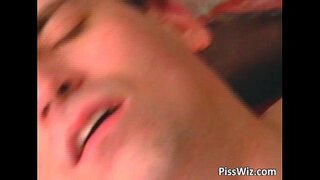 Olgun sarışın sürtük horoz berbat ve alır