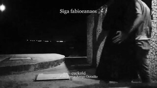 کشش. Hotwife safada namorando na rua com o amigo bem وقف