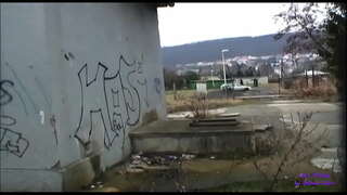 Девушка очень возбуждена и хочет трахаться прямо сейчас даже на улице