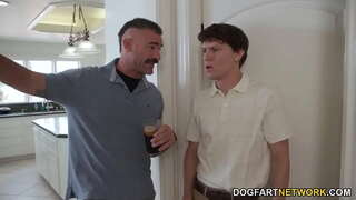 Maliit Na Itim Chanel Skye Ang Anal Sex Na May Malaking Puting Buhok